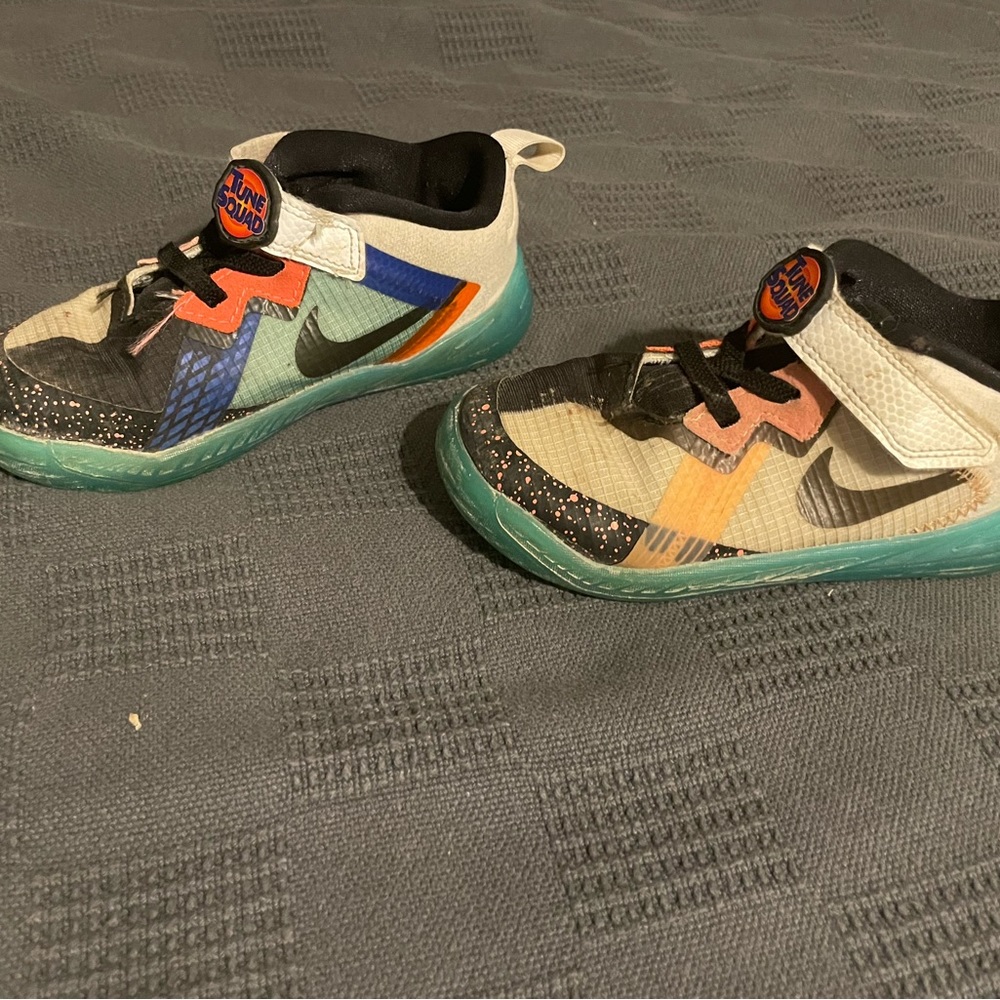 Nike Lebron XVIII Low 10c